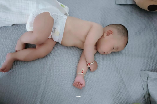 泰州几个月宝宝会抬头